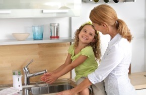 Reckitt Deutschland: Händewaschen hui - Haushalt putzen pfui / Weltweit größte Hygiene Studie entlarvt die Deutschen als Putzmuffel (mit Bild)