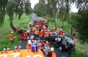 Polizeiinspektion Harburg: POL-WL: Neu Wulmstorf - Tödlicher Verkehrsunfall ++ Ramelsloh - Schwerer Verkehrsunfall - 3 Personen eingeklemmt