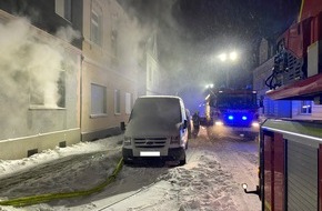 Feuerwehr Gelsenkirchen: FW-GE: Zwei parallele Brandeinsätze beschäftigen die Feuerwehr Gelsenkirchen am Sonntagabend
