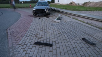 Polizeiinspektion Delmenhorst / Oldenburg - Land / Wesermarsch: POL-DEL: Landkreis Oldenburg: Verkehrsunfall mit hohem Sachschaden in Ganderkesee +++ Führerschein des Verursachers beschlagnahmt