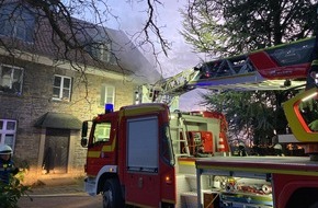 Feuerwehr Hattingen: FW-EN: Gemeldeter Kaminbrand wird zum Großeinsatz für die Hattinger Feuerwehr