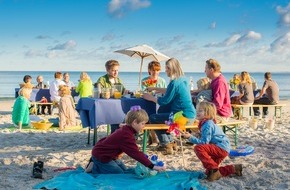 Ostsee-Holstein-Tourismus e.V.: Frühstück mit direktem Meerblick / Lecker schlemmen beim ostsee*Strandfrühstück am 6. Juli 2014 (FOTO)
