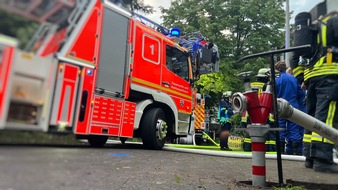 Feuerwehr und Rettungsdienst Bonn: FW-BN: Wohnungsbrand in Bonn - 13 Verletzte nach Feuer in Mehrfamilienhaus