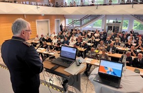 Deutscher Feuerwehrverband e. V. (DFV): Einblicke zur Verarbeitung unmenschlicher Belastungen / Erfolgreiches 12. Symposium "Hilfe f&uuml;r Helferinnen und Helfer in den Feuerwehren"