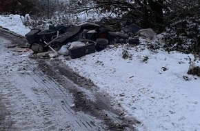 Polizeidirektion Bad Segeberg: POL-SE: Bokel - illegale Müllablagerung - Polizei sucht Verantwortlichen und Zeugen