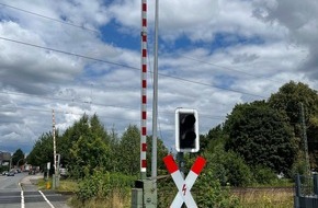 Polizei Coesfeld: POL-COE: Nottuln-Appelhülsen, Bahnhofstraße (L 844)/Lkw beschädigt Schrankenanlage