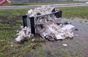 Kreisfeuerwehr Oldenburg: FW-OLL: Akku-Brand einer Photovoltaikanlage