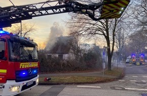 Kreisfeuerwehrverband Segeberg: FW-SE: Leerstehendes Einfamilienhaus in Henstedt-Ulzburg brennt komplett aus