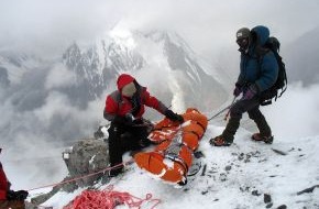 ProSieben: "Galileo Spezial" begleitet Bergsteiger Georg Kronthaler bei der Bergung seines toten Bruders in 8047 Metern Höhe