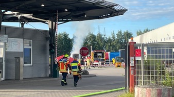 Freiwillige Feuerwehr Lehrte: FW Lehrte: ABC-Gro&szlig;einsatz bei einer Spedition in Lehrte