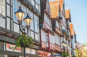 Stadt Celle Tourismus: St&ouml;bern und genie&szlig;en in einzigartiger Kulisse &ndash; Verkaufsoffener Sonntag mit Stra&szlig;enmusik in Celle