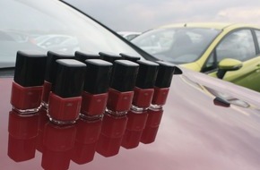 Ford-Werke GmbH: Ford Fiesta: Nagellack in Hot Magenta und Wackelbilder zum Marktstart  / Das Motto am 11. Oktober lautet: "Mitten im Jetzt. Fiesta. Der neue Ford"