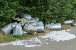 Polizei Minden-Lübbecke: POL-MI: Unbekannte entsorgen Müll an Straßenrändern
