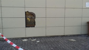 Polizeipräsidium Rheinpfalz: POL-PPRP: (Ludwigshafen) - Turnhalle beschädigt