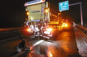Autobahnpolizeiinspektion: API-TH: Trotz des hell beleuchteten Hecks - Transporter fährt auf Winterdienst auf