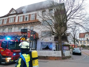 FW Horn-Bad Meinberg: Feuer in leerstehendem Gebäude - Brand konnte zügig gelöscht werden