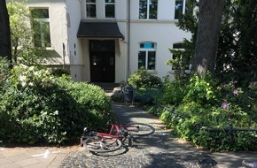 Kreispolizeibehörde Rhein-Kreis Neuss: POL-NE: Fahrradfahrer stürzt - Ersthelfer retten ihm vermutlich das Leben