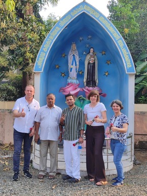 PM / / Lindenberger Rotkreuzschule gewinnt indische Pflegeauszubildende