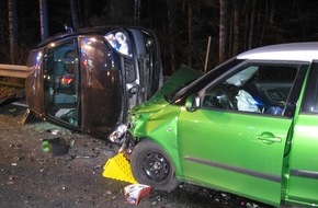 Kreisfeuerwehrverband Calw e.V.: KFV-CW: Schwerer Verkehrsunfall auf der B28 mit drei Verletzten