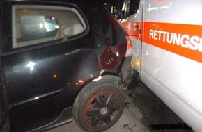 Polizeipräsidium Trier: POL-PPTR: Rettungswagen verunglückt auf Anfahrt zu Verkehrsunfall