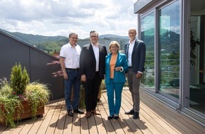 Koehler Group: Gabriele Katzmarek (SPD) zu Besuch bei der Koehler-Gruppe: Windkraftentwicklung und Brückenstrompreis im Vordergrund der Gespräche