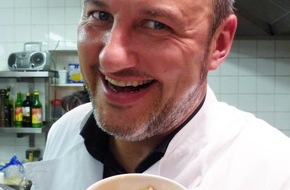 Kabel Eins: "Ich dachte, so was gibt es nur im Knast!" Frank Rosin leistet in der Berliner "Osseria" echte Pionierarbeit - "Rosins Restaurants - Ein Sternekoch räumt auf" am 1. Dezember 2009 um 22.10 Uhr bei kabel eins