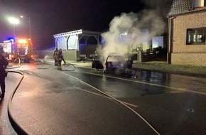 Feuerwehr Sprockhövel: FW-EN: Wieder nächtlicher Einsatz für die freiwillige Feuerwehr Fahrzeug brennt in voller Ausdehnung