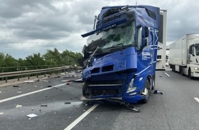 Freiwillige Feuerwehr Lehrte: FW Lehrte: LKW Unfall A2 - Verkehrsunfall und ein Einsatz f&uuml;r die Drehleiter: 3 nahezu zeitgleiche Eins&auml;tze f&uuml;r die Feuerwehren Lehrte und Ahlten