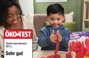 Spin Master: Pressemeldung Spin Master | &Ouml;kotest Siegel f&uuml;r Kinetic Sand Neonrot