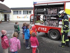 FW-AR: Wennigloher Kindergarten-Kinder wissen für den Notfall Bescheid