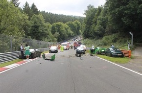 Polizeidirektion Mayen: POL-PDMY: Pressebericht der Polizeiinspektion Adenau zur Veranstaltung "Oldtimer Grand Prix am Nürburgring"
u.a. Schwerer Verkehrsunfall unter Beteiligung von 11 Fahrzeugen auf der Nordschleife