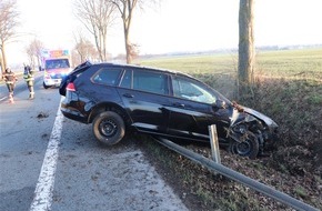 Kreispolizeibeh&ouml;rde H&ouml;xter: POL-HX: Fahrer leicht verletzt, VW Golf Totalschaden