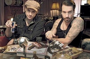 SAT.1: "Sex, Trucks and Rock 'n' Roll" - The BossHoss in der SAT.1-Rockumentary "No Deals With The Devil" (BILD)