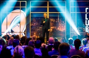 Sky Deutschland: Sky gratuliert Thomas Hermanns zum Bayerischen Fernsehpreis 2018 für "25 Jahre Quatsch Comedy Club"