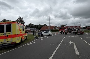 Freiwillige Feuerwehr Aurich: FW-AUR: Verkehrsunfall im Kreuzungsbereich der B210