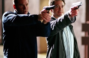 TELE 5: Val Kilmer: "In Hollywood will jeder taff sein" - Robert Downey Jr.: "Ich habe lange eine Komödie gelebt" - Hollywoods geläuterte Bad Boys in ihrem glorreichen Kino-Comeback 'Kiss Kiss, Bang Bang'...