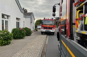 Freiwillige Feuerwehr Alpen: FW Alpen: Verrauchter Dorfkern durch Heckenbrand