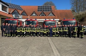 Feuerwehr Beverungen: FW Beverungen: 26 Feuerwehrangehörige schließen Feuerwehr-Grundausbildung erfolgreich ab / Nachwuchskräfte aus Beverungen, Brakel und Höxter verstärken die Einsatzbereitschaft