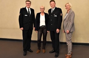 Polizeiinspektion Oldenburg-Stadt / Ammerland: POL-OL: Verabschiedung des Leiters des Polizeikommissariats Bad Zwischenahn - Polizeioberrat Heinz Schevel geht in den Ruhestand