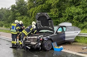 Feuerwehr Sprockh&ouml;vel: FW-EN: PKW verunfallt auf Autobahn