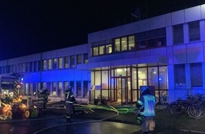 Feuerwehr Mettmann: FW Mettmann: Kellerbrand in einer Asylunterkunft