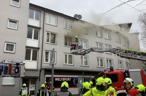 Blaulicht Einsatz, Notfall, Polizei Sirene strahlend leuchtend auf