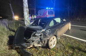 Polizeiinspektion Stralsund: POL-HST: Pkw gegen Baum - Fahrer alkoholisiert