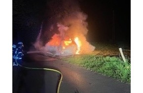 Kreispolizeibehörde Ennepe-Ruhr-Kreis: POL-EN: Wetter: Fahrzeugbrand nach Verkehrsunfall - Fahrer ohne Fahrerlaubnis unterwegs
