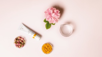 Dr. Hauschka: Presseinformation: Die Rose in der Dr. Hauschka Rosen Tagescreme leicht