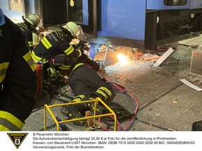 FW-M: Straßenbahn entgleist in Haltestelle (Schwabing)