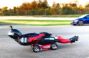 REKORD-INSTITUT für DEUTSCHLAND: Bobby-Car-Pilot verbessert Geschwindigkeits-Weltrekord – elektrifiziertes Bobby-Car schafft 148,45 km/h Top-Speed!