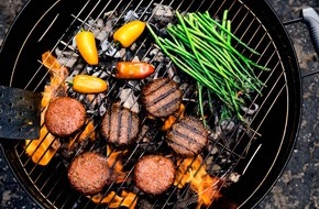 Beyond Meat: Beyond Meat® Studie zeigt: Fast die Hälfte der Deutschen kann sich vorstellen, künftig komplett pflanzlich zu grillen