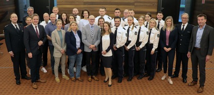 Kreispolizeibehörde Euskirchen: POL-EU: 21 neue Polizeibeamtinnen und Polizeibeamte für den Kreis Euskirchen begrüßt