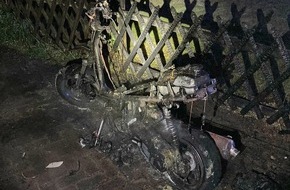 Polizei Mettmann: POL-ME: Abgestellter Motorroller brannte komplett nieder - Ratingen - 2205089